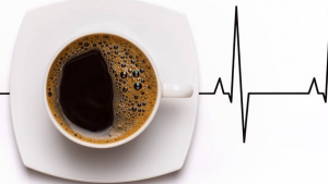 Persoanele cu boli cardiovasculare ar trebui să evite cafeaua neagră. 